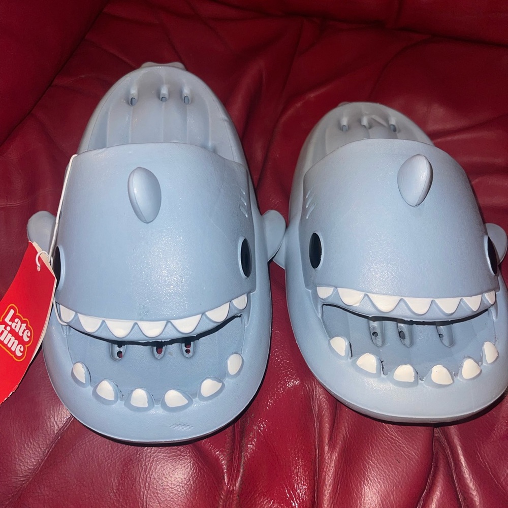 NWT CUTE SHARK  SLIDES